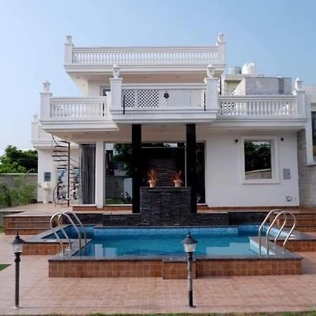Greystone Villa, Swiming Pool , Bbq , Big Garden, Pool Table, Party Speaker, Bathtub, Kitchen, 15Mins To Golden Temple Amritsar Exterior photo