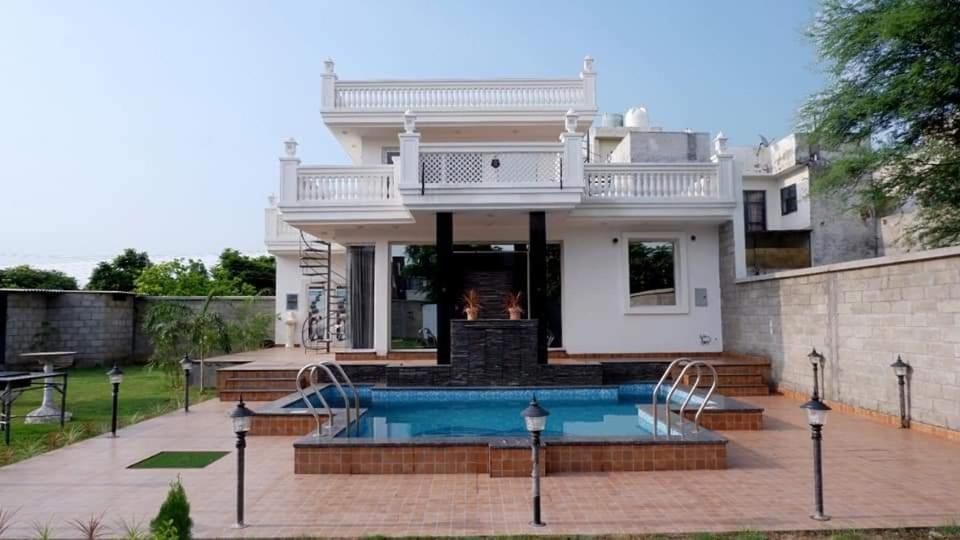 Greystone Villa, Swiming Pool , Bbq , Big Garden, Pool Table, Party Speaker, Bathtub, Kitchen, 15Mins To Golden Temple Amritsar Exterior photo