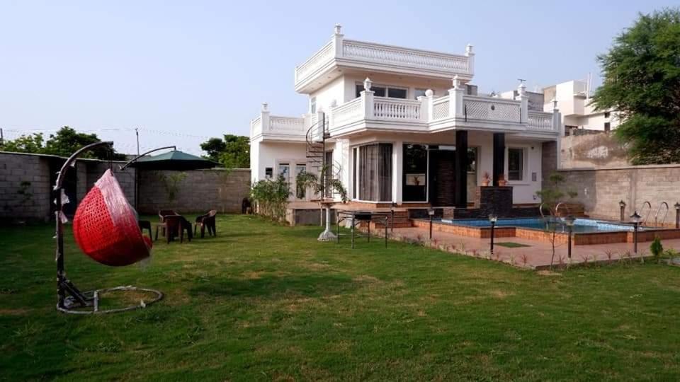 Greystone Villa, Swiming Pool , Bbq , Big Garden, Pool Table, Party Speaker, Bathtub, Kitchen, 15Mins To Golden Temple Amritsar Exterior photo
