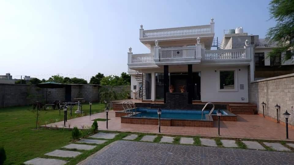 Greystone Villa, Swiming Pool , Bbq , Big Garden, Pool Table, Party Speaker, Bathtub, Kitchen, 15Mins To Golden Temple Amritsar Exterior photo