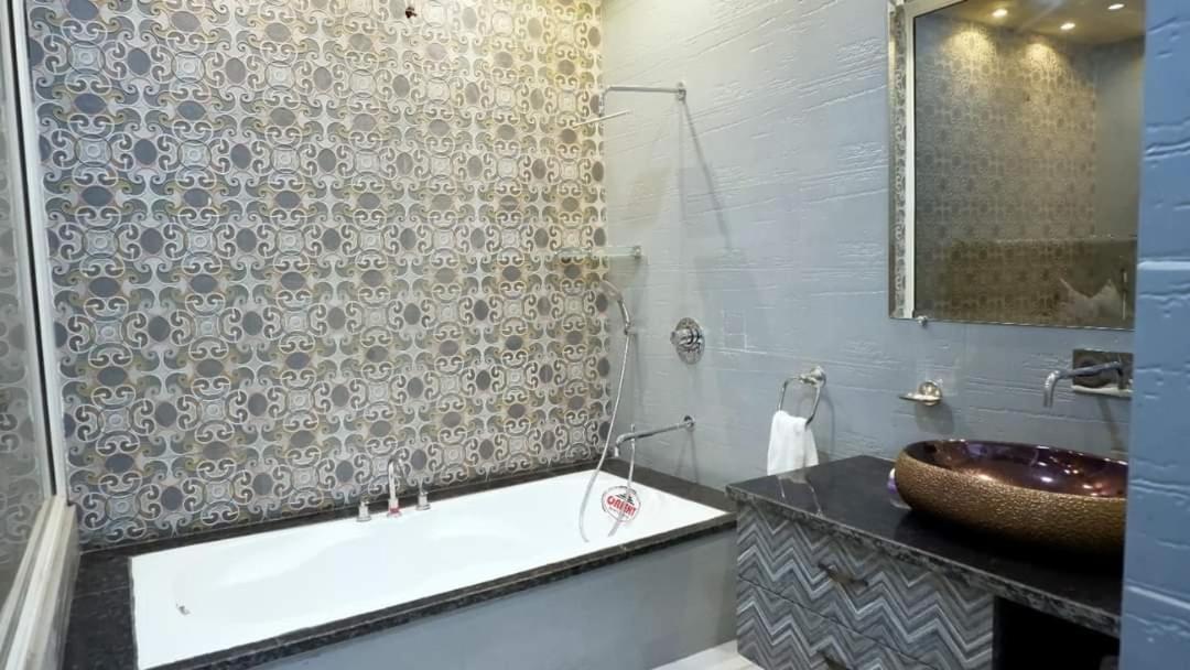 Greystone Villa, Swiming Pool , Bbq , Big Garden, Pool Table, Party Speaker, Bathtub, Kitchen, 15Mins To Golden Temple Amritsar Exterior photo