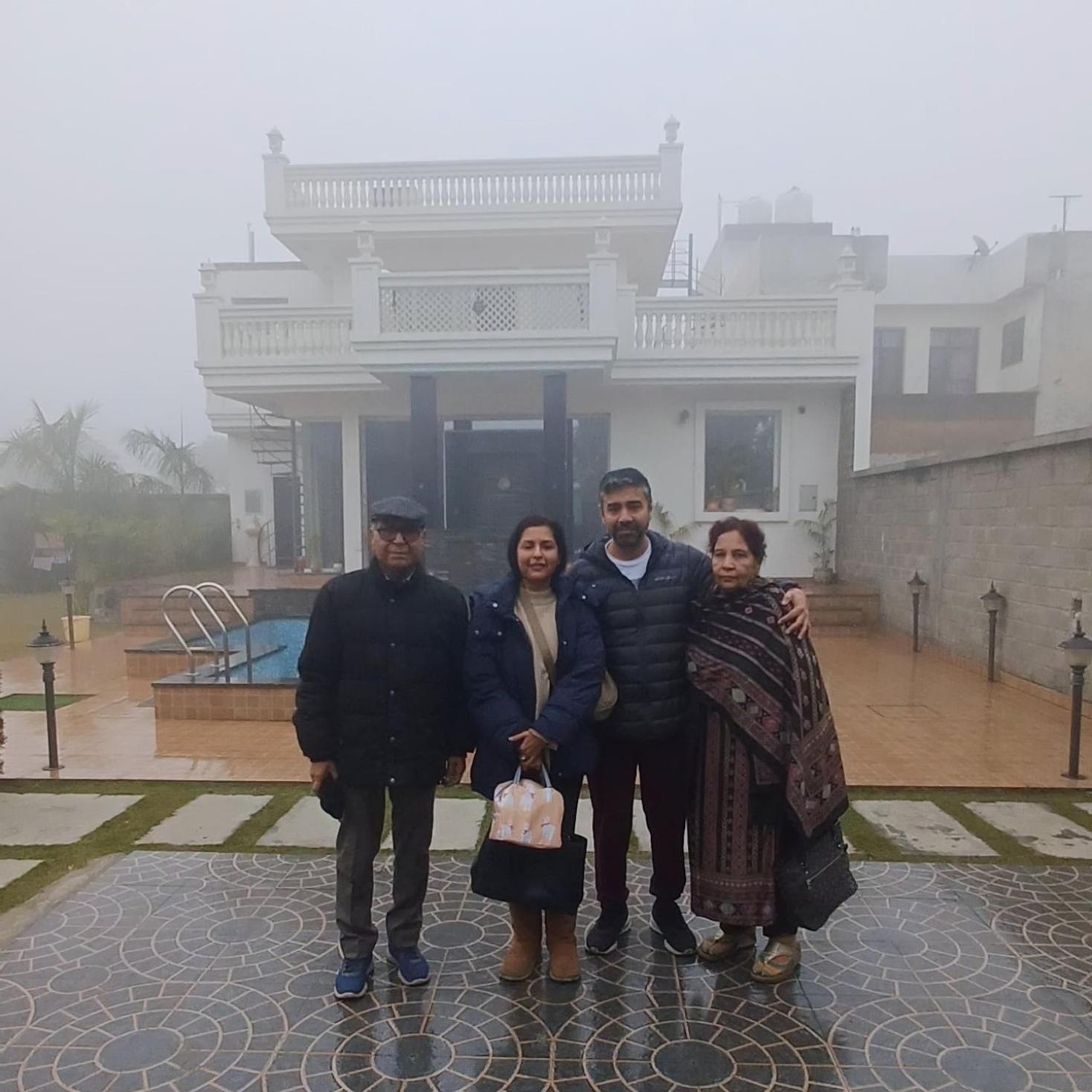 Greystone Villa, Swiming Pool , Bbq , Big Garden, Pool Table, Party Speaker, Bathtub, Kitchen, 15Mins To Golden Temple Amritsar Exterior photo