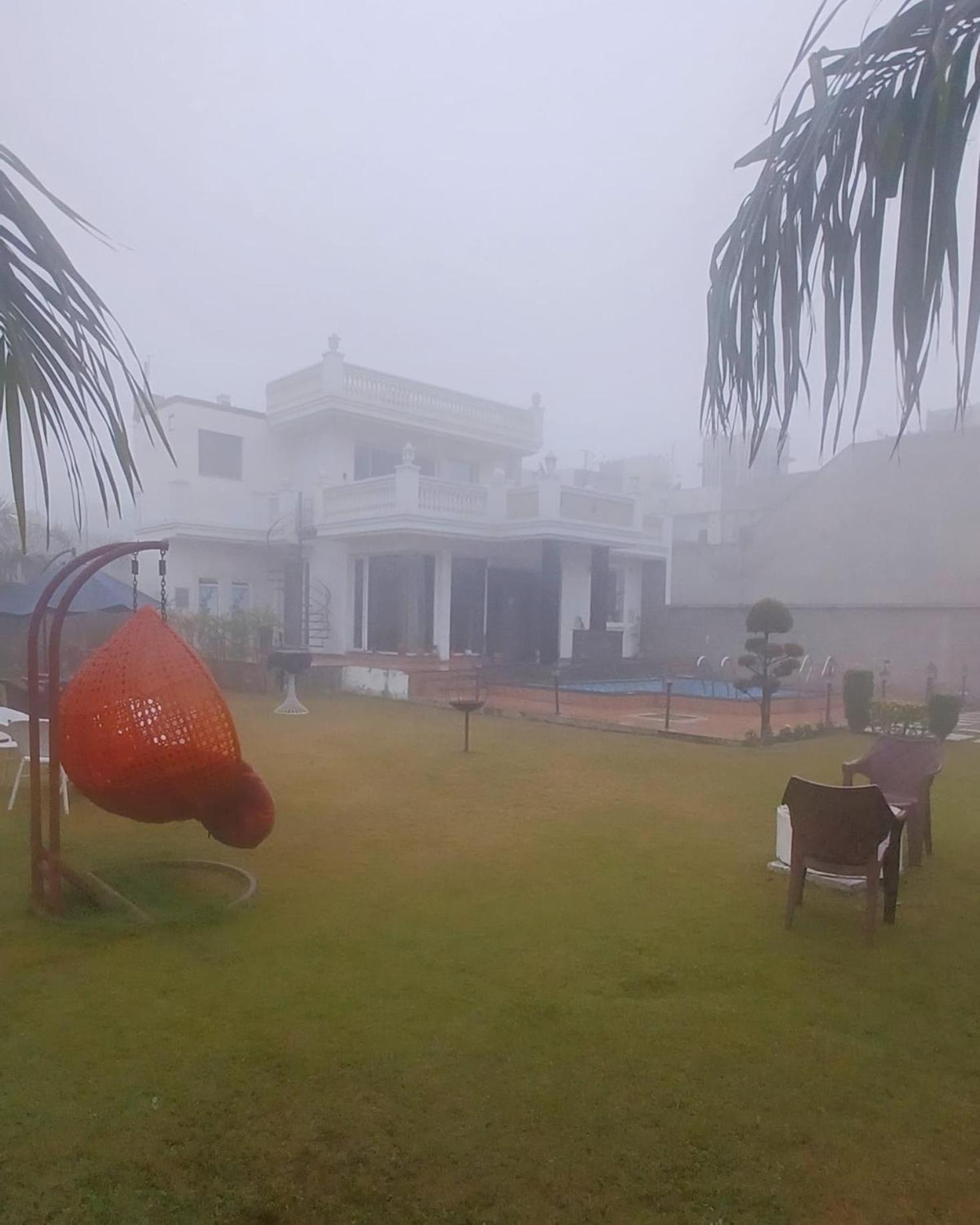 Greystone Villa, Swiming Pool , Bbq , Big Garden, Pool Table, Party Speaker, Bathtub, Kitchen, 15Mins To Golden Temple Amritsar Exterior photo