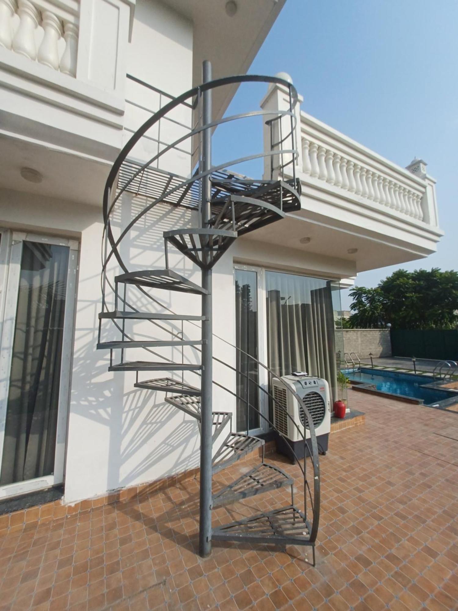 Greystone Villa, Swiming Pool , Bbq , Big Garden, Pool Table, Party Speaker, Bathtub, Kitchen, 15Mins To Golden Temple Amritsar Exterior photo