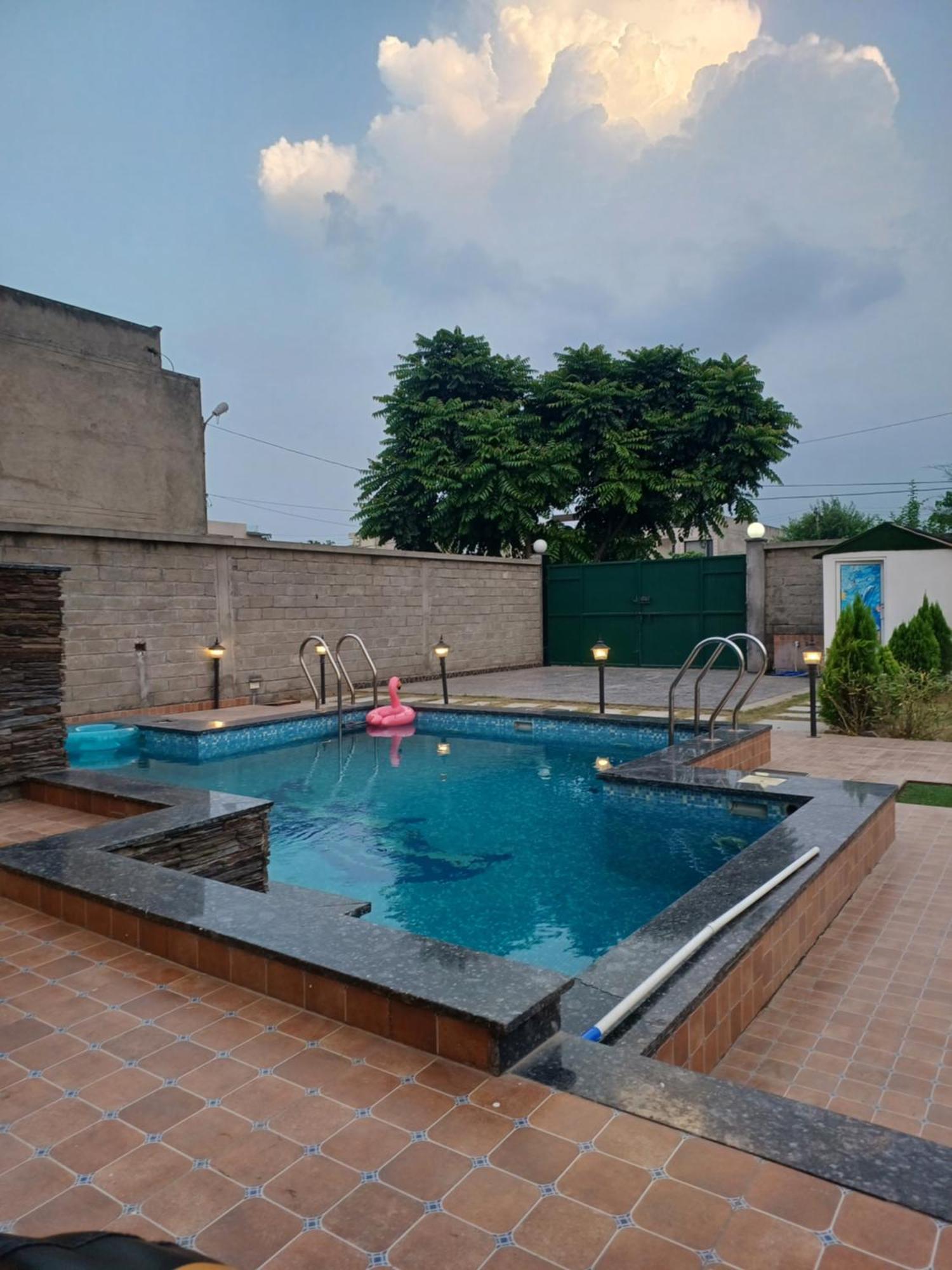 Greystone Villa, Swiming Pool , Bbq , Big Garden, Pool Table, Party Speaker, Bathtub, Kitchen, 15Mins To Golden Temple Amritsar Exterior photo